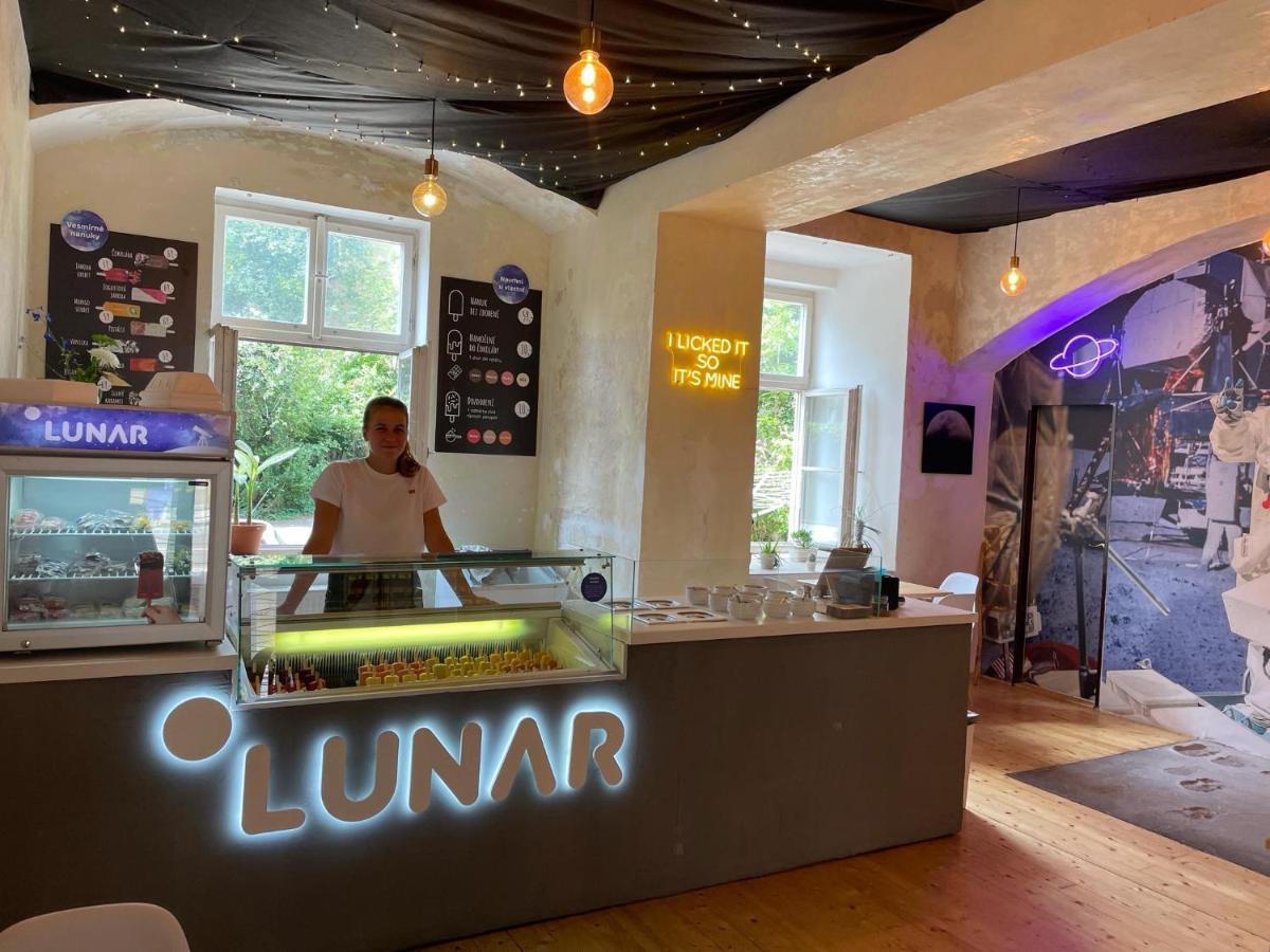 Charles Square Hostel Πράγα Εξωτερικό φωτογραφία