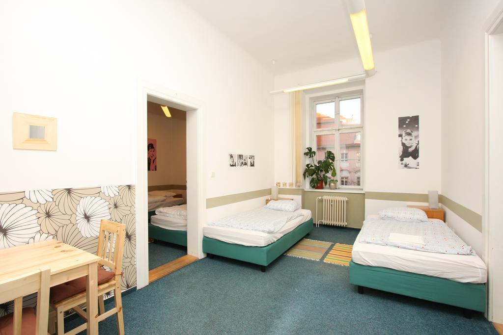 Charles Square Hostel Πράγα Εξωτερικό φωτογραφία