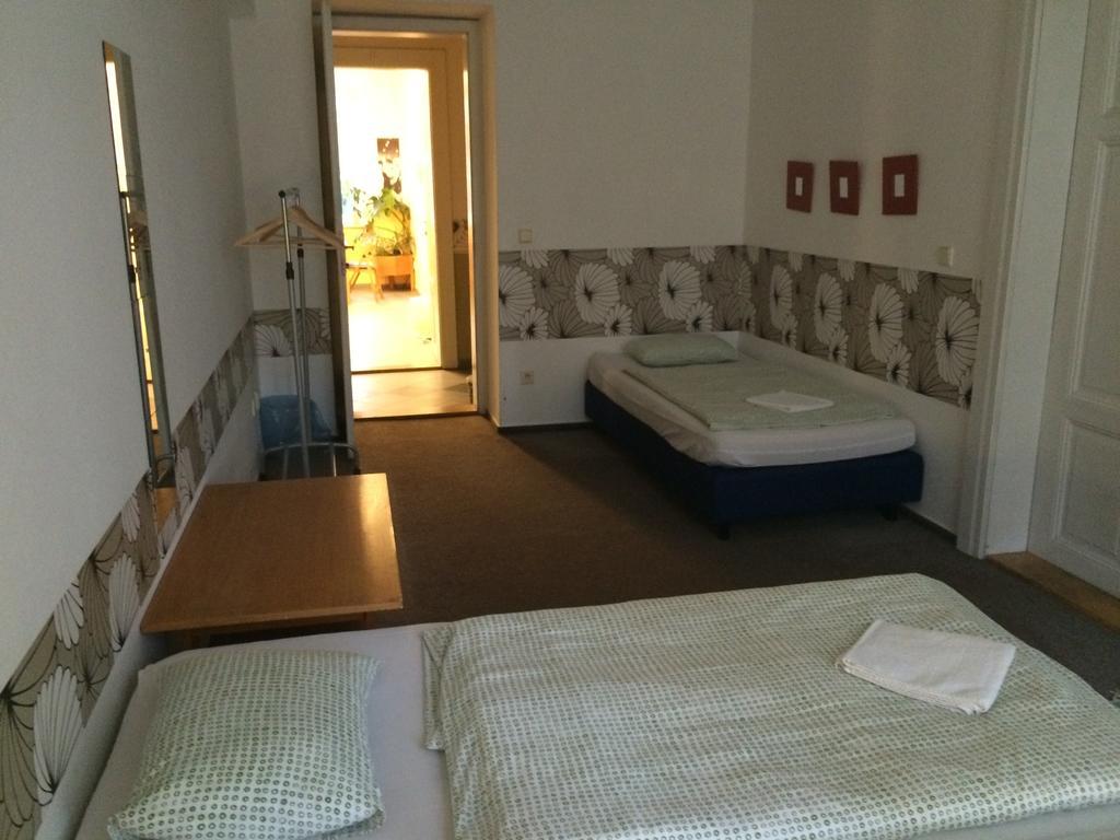 Charles Square Hostel Πράγα Εξωτερικό φωτογραφία