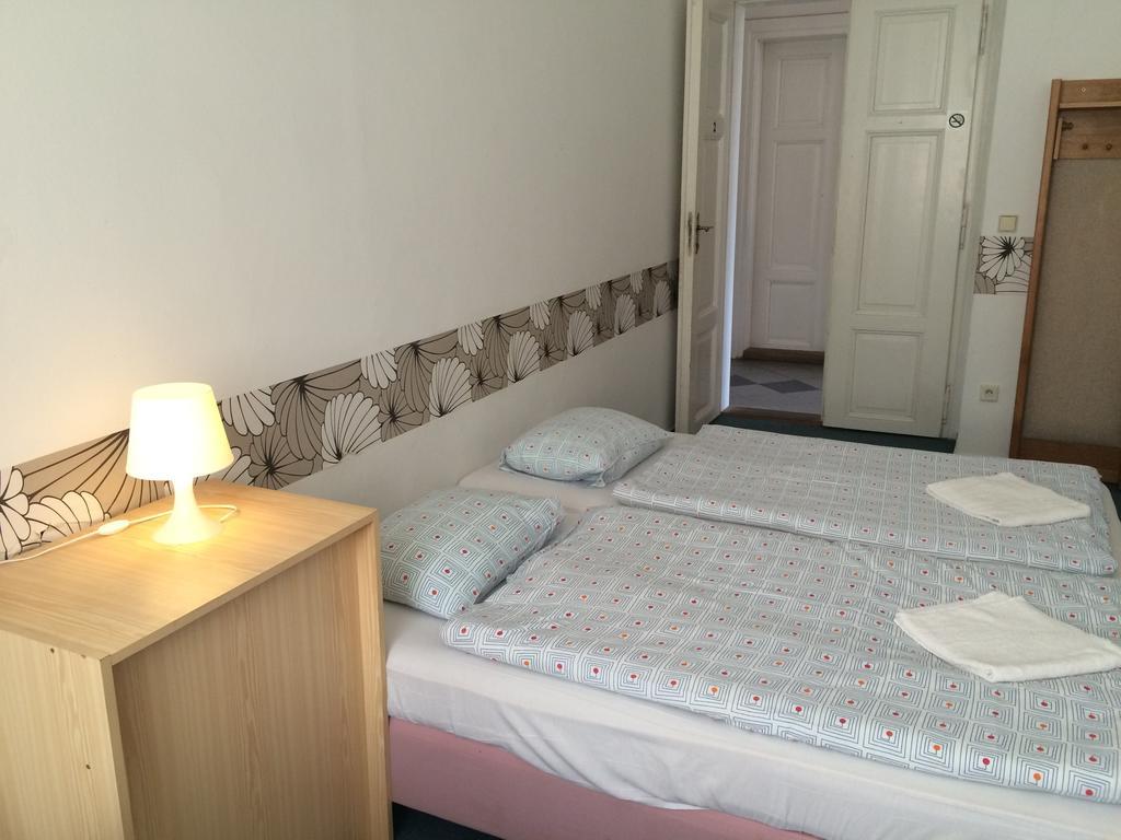 Charles Square Hostel Πράγα Εξωτερικό φωτογραφία