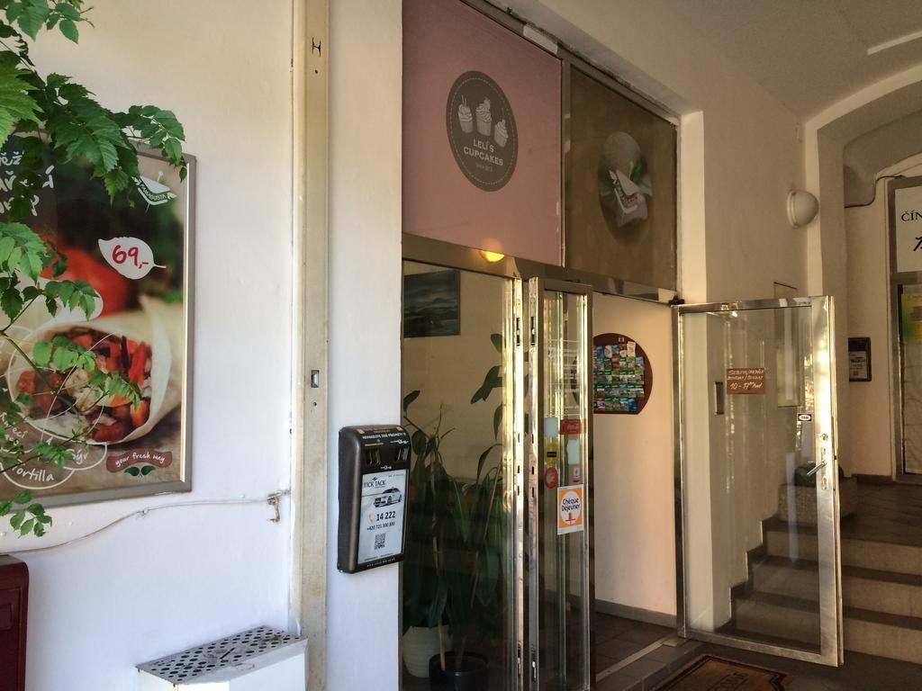Charles Square Hostel Πράγα Εξωτερικό φωτογραφία