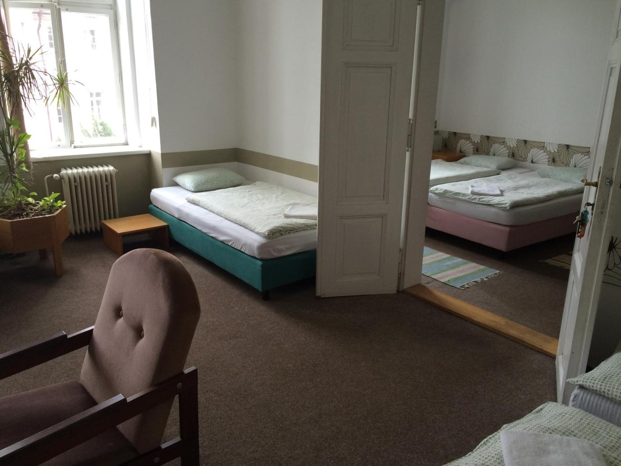 Charles Square Hostel Πράγα Δωμάτιο φωτογραφία