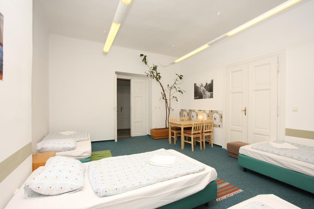 Charles Square Hostel Πράγα Δωμάτιο φωτογραφία