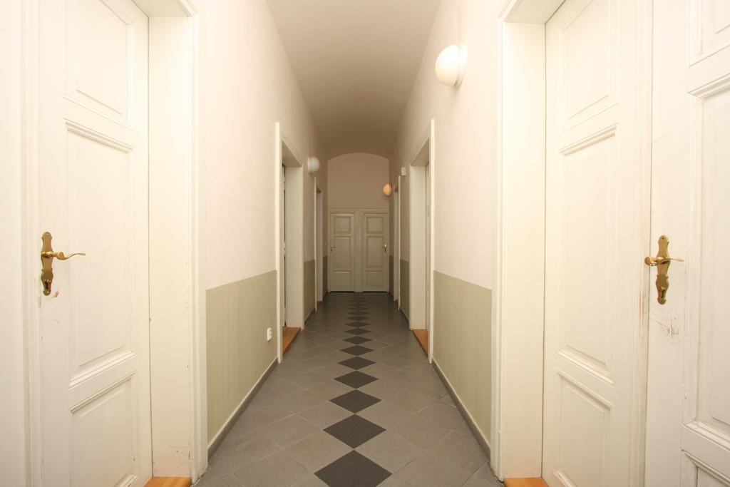 Charles Square Hostel Πράγα Εξωτερικό φωτογραφία
